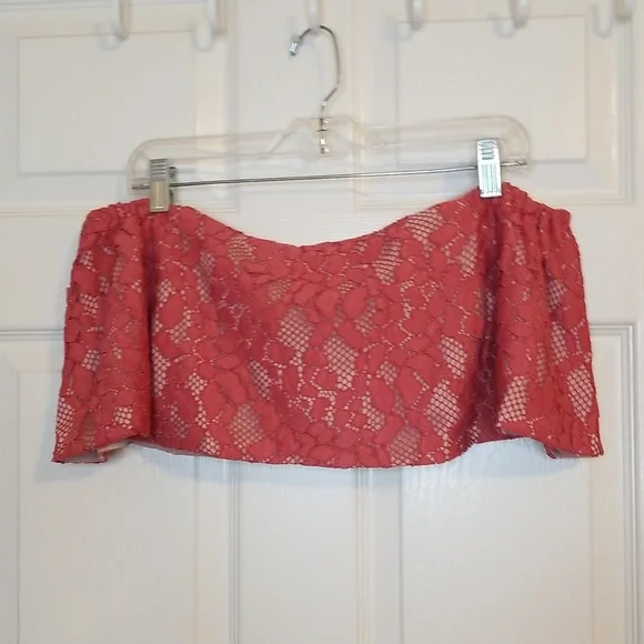 Alexis Taza Off Shoulder Lace Crop Top - Picture 4 of 9